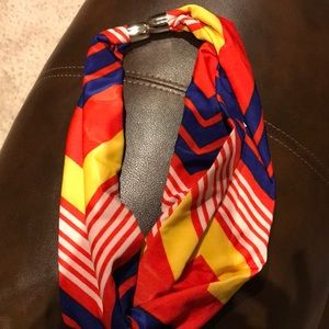 Magnetic scarves